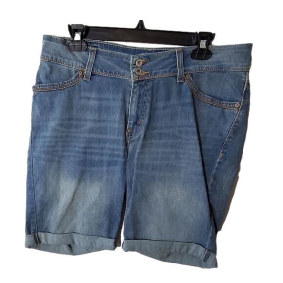Levi's 90s Y2K Denim Bermuda Shorts Women's‎ Light Wash Cuffed Casual Size 14 - Picture 1 of 6